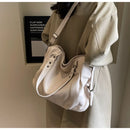 Bolso Hobo XL con Remaches y Doble Cierre