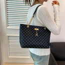 Bolso Tote Monograma con Cadena Dorada y Dije