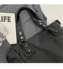 Bolso Hobo XL con Remaches y Doble Cierre