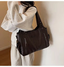 Bolso Hobo XL con Remaches y Doble Cierre
