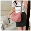 Cartera Crossbody de Pana Media Luna