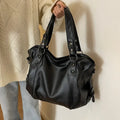 Bolso Hobo XL con Remaches y Doble Cierre