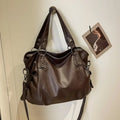Bolso Hobo XL con Remaches y Doble Cierre