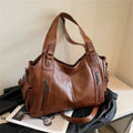 Bolso Hobo XL con Remaches y Doble Cierre