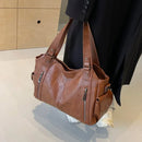 Bolso Hobo XL con Remaches y Doble Cierre