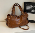 Bolso Hobo XL con Remaches y Doble Cierre