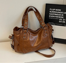 Bolso Hobo XL con Remaches y Doble Cierre