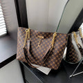 Bolso Tote Monograma con Cadena Dorada y Dije