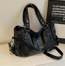 Bolso Hobo XL con Remaches y Doble Cierre