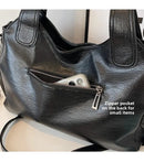 Bolso Hobo XL con Remaches y Doble Cierre