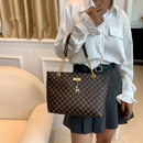 Bolso Tote Monograma con Cadena Dorada y Dije