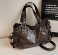Bolso Hobo XL con Remaches y Doble Cierre