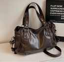 Bolso Hobo XL con Remaches y Doble Cierre