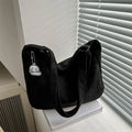 Cartera Crossbody de Pana Media Luna