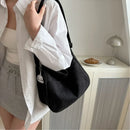 Cartera Crossbody de Pana Media Luna