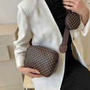 Bandolera monograma mujer color negro con monedero circular colgante estilo lujo