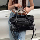 Bolso motociclista mujer negro estilo Y2K en cuero PU con tachas y flecos urbanos