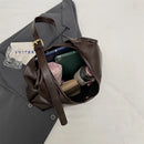 Interior amplio de bolso tote mujer con espacio para celular sombrilla termo y libros
