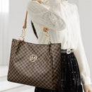 Bolso tote monograma mujer marrón con estampa letras M y cadena dorada vintage