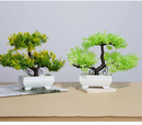 Bonsái artificial de mesa en maceta decorando escritorio, estante o ventana