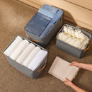 Caja organizadora de ropa plegable para placard con prendas dobladas y acceso fácil
