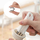 Cepillo flexible para limpiar ranuras con cerdas suaves y diseño curvo