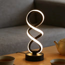 Lámpara de mesa espiral LED regulable USB en mesa de luz, iluminación suave