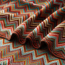 Manta boho para sofá em tricô com textura encorpada e padrão geométrico