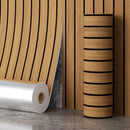 Papel tapiz autoadhesivo imitación madera aplicado en pared, efecto elegante mate