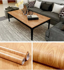 Papel tapiz vinílico autoadhesivo efecto madera 40cm aplicado en mueble, look cálido