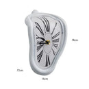 Reloj de pared derretido surrealista con medidas 18x16x12 cm